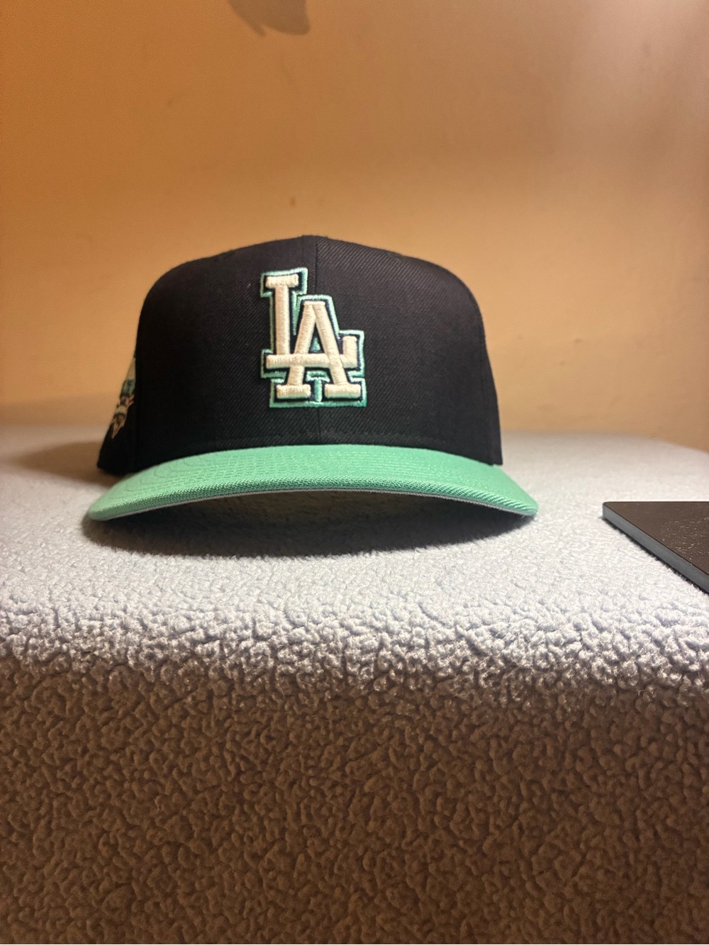 LA Logo Men fitted baseball Hat in Black and Mint
